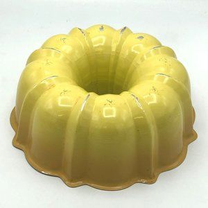 Yellow Enameled Bundt Cake Pan, 10 Inches